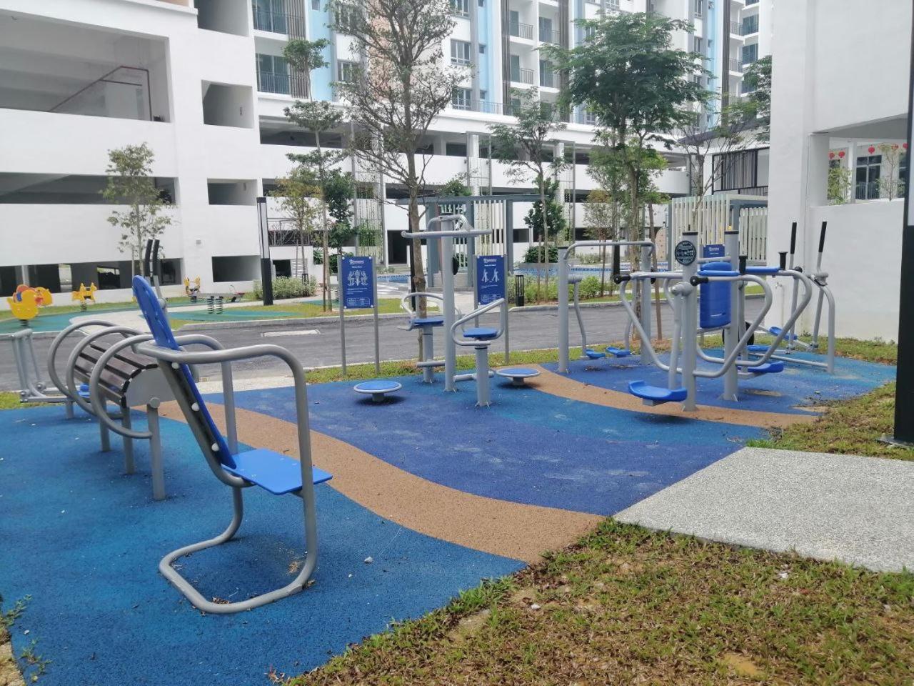 Pool View 5-6 Pax Apartment Seremban