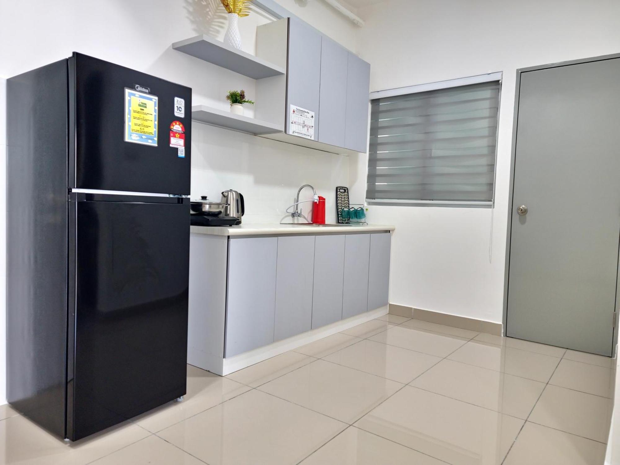 Pool View 5-6 Pax Apartment Seremban